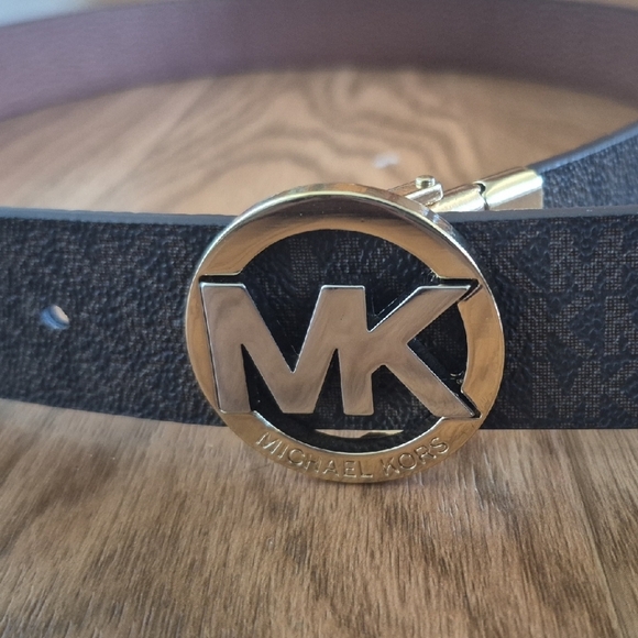 Michael Kors Black Leather Belt Classic Design - Picture 3 of 7
